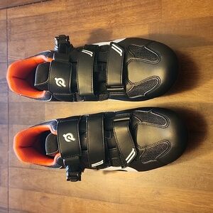 Peloton cycling shoes in EUC size 45